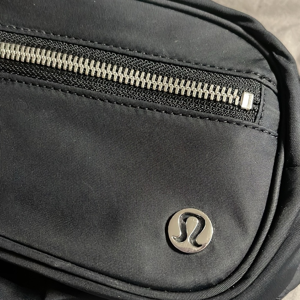 Lululemon Wunderlust Belt Bag - Picture 5 of 8